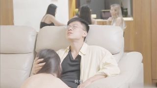 【69堂午夜视频】背着女友操闺蜜 潮吹时捂好嘴别出声