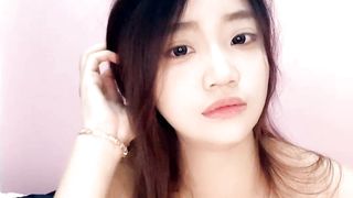 【69堂午夜视频】刚刚下海的小骚妹，听狼友指挥玩弄骚逼，逼毛浓厚性欲望，乖巧听话掰开给狼友看特写，撅着屁股求草淫语不断