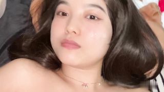 【69堂午夜视频】小伙出租屋约炮极品大长腿美女同事换上黑丝一边操一边拍完美露脸