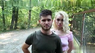 【69堂午夜视频】户外狩猎人妻再付款后当着老公面操她老婆的骚逼骑乘猛坐内射