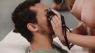 【69堂午夜视频】狐狸精骚逼勾引猛男拿走东西并且用粉嫩骚逼支付酬劳