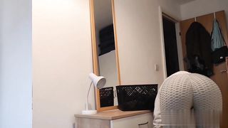 【69堂午夜视频】继母发现我在做家务时对她打飞机惩罚我在她的骚逼攻势下坚持不射