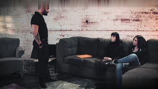 【69堂午夜视频】为了还清债务骚逼找到黑老大和闺蜜一起用肉体求黑老大帮忙