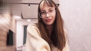 【69堂午夜视频】淫荡继妹在休息期间勾引我用大鸡巴满足她早已湿透的小穴