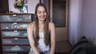 【69堂午夜视频】性感的继妹输了比赛但赢了我的鸡巴奖励她肉棒配精液