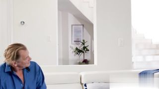 【69堂午夜视频】热金发女郎被年长的男人狠狠地钻透了粉嫩的骚逼抽插啪啪操起来太爽了