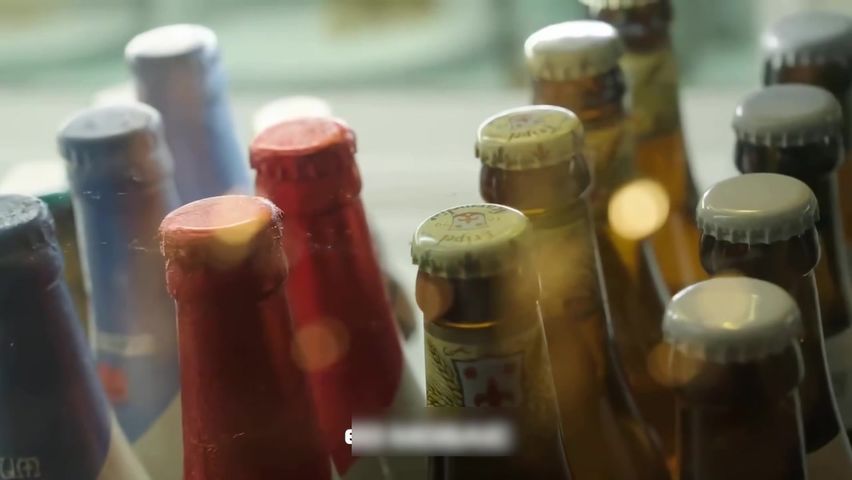 【69堂午夜视频】被客人阿伯摸胸一邊給店員插入！_3P無碼性愛！上部