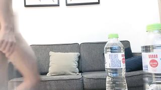 【69堂午夜视频】粉色鸭舌帽衬衣纹身妹子，舌吻自摸沙发上操特写口交猛操呻吟