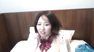 【69堂午夜视频】娃娃脸婴儿肥的学生妹