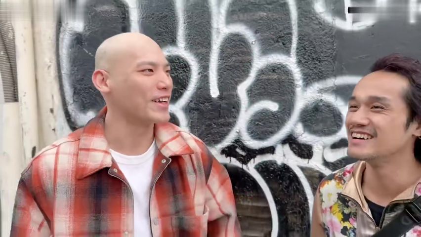 【69堂午夜视频】泰国混血Eufy_初登场就3P!!_超反差系痴女_喜欢被大屌深喉咙