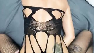 【69堂午夜视频】见面时发现是一位长的蛮帅的弟弟_吃饭聊天相处后_我就去他家把他吃掉了