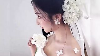 【69堂午夜视频】黑料吃瓜-只想做你的新娘填满没有绿帽的悲伤直播间新娘化妆造型时意外漏点是不小心还是为热度