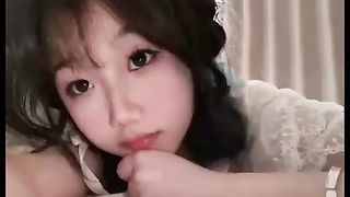 【69堂午夜视频】黑料吃瓜-南京艺术学院23届的小母狗孟馨予流出不雅私拍福利和小男友床上激战拿着屌硬舔