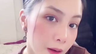 【69堂午夜视频】黑料吃瓜-看神似泰国明星的高颜豪乳少妇如何让自己欲仙欲死高潮常伴淫水大屌早已爽飞