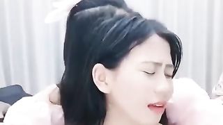 【69堂午夜视频】黑料吃瓜-骚女主播PK失败惩罚被摸奶说她骚还真是骚被摸着奶子还一脸的享受感