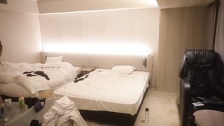 【69堂午夜视频】她那贱喘一响 鸡巴硬得像铁 干进去她骚穴裹得死紧 爽得她尖叫着喷满老子身