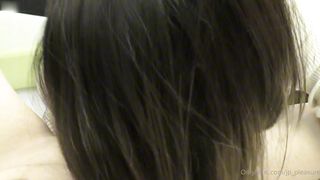 【69堂午夜视频】丝袜足交熟女舔舌撩骚自己忍不住骑乘