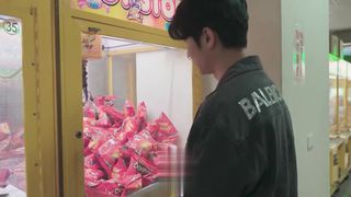 【69堂午夜视频】国产动作片 夹娃娃竟夹到痴女 性感御姐-苡若出演