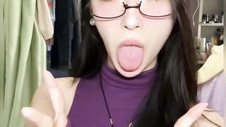 【69堂午夜视频】黑料吃瓜-大学舞蹈生_灌饱饱_祈求大哥前来灌饱饱_塞的我抱抱的_射的我嘴里喂的我饱饱的.mp4