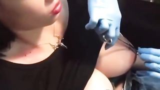 【69堂午夜视频】黑料吃瓜-黑料吃瓜-乳环打得好_铃铛少不了_大白奶纹身精神小妹直播打乳环_全程淡定自若_网友评论：这白花花的奶喜欢