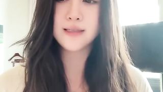 【69堂午夜视频】黑料吃瓜_抖音200W粉丝网红_叶凯薇_不雅视频被曝光流出_风波事件发生后其称是AI生成_网友：这不是本人我吃翔