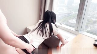 【69堂午夜视频】黑丝美腿内射中出，桃桃在办公桌上被大鸡巴调教