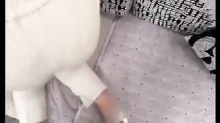 【69堂午夜视频】妇女节姐姐放假回来在全家福下把她绑起来操