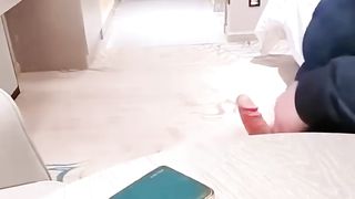 【69堂午夜视频】极品小姨子喝醉勾引姐夫，姐夫一边跟姐姐电话一边被口交，最后把小姨子内射了