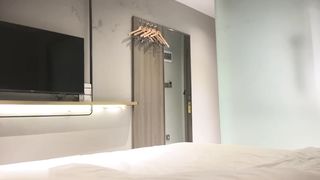 【69堂午夜视频】被高大眼镜大哥操的很舒坦 就是持久力差点 几分钟就射了