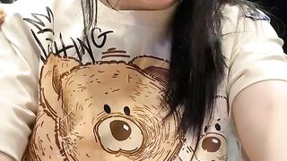 【69堂午夜视频】黑料吃瓜-众人心心念念的裸聊少女来了眼镜少女跟男友玩裸聊裸聊视频泄密少女的乳头勃起能胜过一切情话