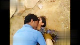 【69堂午夜视频】黑料吃瓜-全网真实性最高的强奸片这当然是源自视频里的印度人强奸出了名的国家路边抓一个妇女直接开操