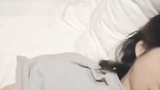 【69堂午夜视频】黑料吃瓜-年轻无极限网络上流传的一段大学生情侣同居的视频被泄密年纪不大口乳足齐上阵这是真没少学技巧