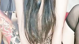 【69堂午夜视频】黑料吃瓜-猎奇视频精神小妹下海卖艺为取悦直播间金主半米长的巨龙塞入白虎嫩穴