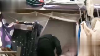 【69堂午夜视频】黑料吃瓜-胆大男友在医学院女生宿舍下铺强推女友的闺蜜女友闺蜜对他早有爱慕之心趁机会顺势推倒