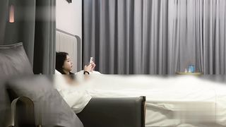 【69堂午夜视频】3000约操甜美可爱大学生，身材娇小玲珑性格温柔开朗