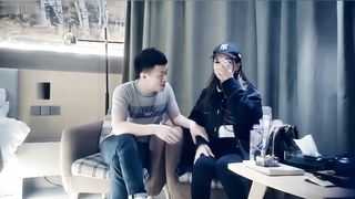 【69堂午夜视频】跪着深喉口交喜欢口的感觉 感觉好大猛操我要不行了