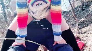 【69堂午夜视频】骚货户外抠逼心痒难耐找了男人野战，被一顿狂艹内射