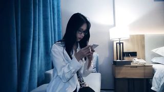 【69堂午夜视频】高颜值性感包臀裙眼镜御姐，穿上女仆装黑丝自摸特写口交猛操