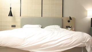 【69堂午夜视频】高颜值甜甜少女，温柔邻家姐姐型，穿着像小仙女