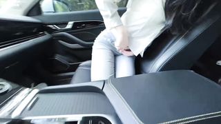 【69堂午夜视频】带同事老婆野外车震安排上红边吊带黑丝，非常情趣，操着又白又嫩的小穴内射无水印