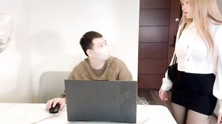 【69堂午夜视频】欲求不满的巨乳美人上司