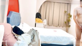 【69堂午夜视频】约了个外表清纯可爱的小妹妹，据说刚做不久下面又紧又嫩，一顿勐操白带都干出来好多