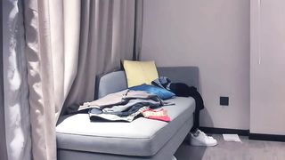 【69堂午夜视频】约了个黑衣牛仔长裤微胖妹，穿上黑丝口交，激情啪啪流白浆