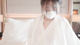 【69堂午夜视频】人妻出轨，娇小身材大喊，要被我操死了