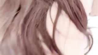 【69堂午夜视频】房东意外被开启身体的开关被房客玩到水一直流出来