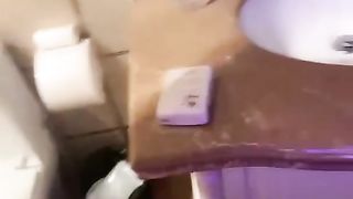 【69堂午夜视频】渣男半夜带好兄弟回家玩女友，在睡梦中的女友被拉起来强行3P，两根鸡吧轮流交替，插得白浆四溢