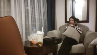 【69堂午夜视频】妹子很羞涩一直喊不好意思，骑乘位爆操骚穴