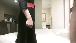 【69堂午夜视频】性感黑丝空姐制服外围妹子口交清晰可见，丝袜撕裆猛操