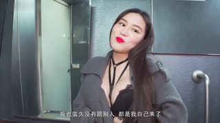 【69堂午夜视频】街头猎艳单身欲女金钱利诱公厕口爆