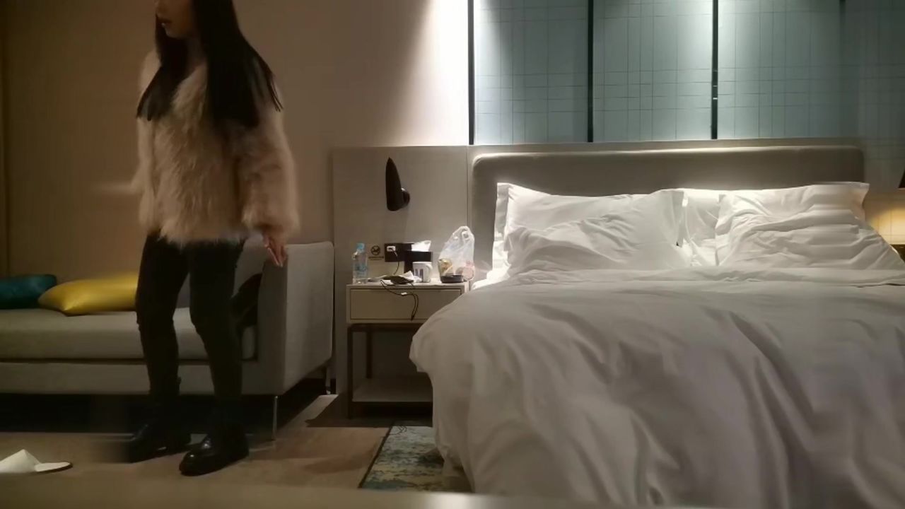 【69堂午夜视频】大圈外围换上情趣网袜内衣淫声不断